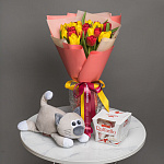 Набор из тюльпанов №2 + игрушка Кошка + конфеты