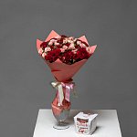 Букет из кустовых роз "Нежные объятия" + конфеты 